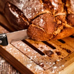 Brotschneidebrett Mit Krümelfach Bambus 38 X 3 X 25,5 Cm (BxHxT) Recycelbar -Warmekuche Pro Geschaft 10038056 yy 0004 logo